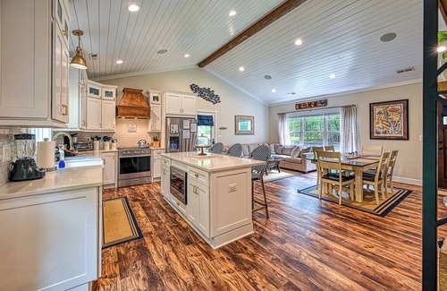 Windwood Coves House | Cozy wooded Rancher 3mins from lakefront beach!