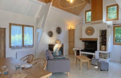 Chaumont Cottage | Cozy Wooden Chalet with Fireplace, Terrace, Near Forest – Ideal for Couples