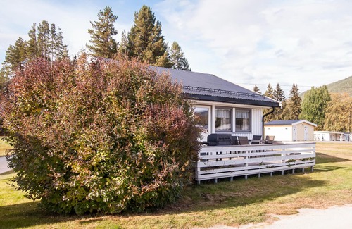 Atna House | Cozy wooden cottage on the river Glomma.