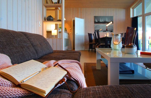 Steinbergkirche House | Cozy wooden house Esbjerg with direct water view