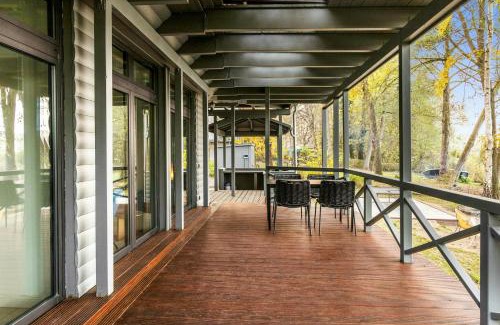 Falkensee House | Cozy Wooden House By The Lake