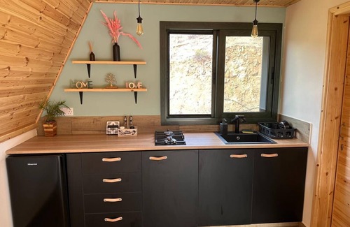 Arakapas House | Cozy Wooden House with Kids' Playground!