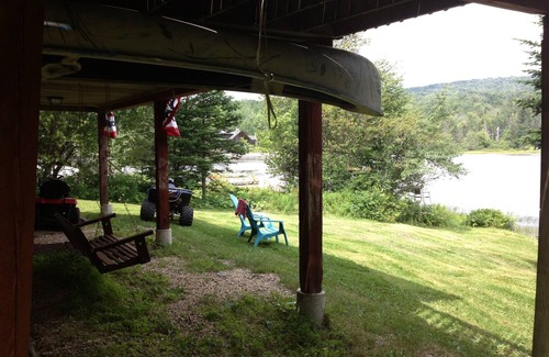 Woodford Cottage | Cozy Woodford Lakefront Cottage