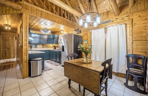 Scotts Cabin | Cozy woodland cabin in Scotts - 9 acres all to yourself!