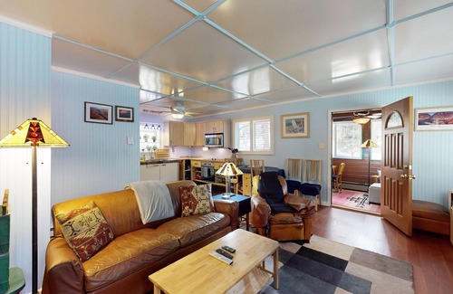 Kachina Village House | Cozy woodland with fireplace & patio, near trails, Flagstaff & national forest
