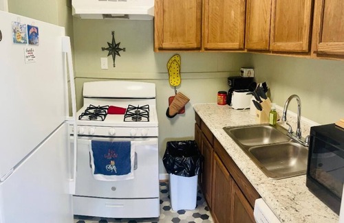 Warrington House | Cozy Yellow Cottage with Garage