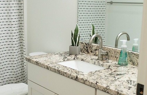 Norfolk House | Cozy yet refined by Waterpark/ball fields and downtown area