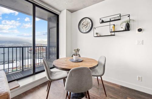 Gastown Apartment | Cozy Yet Stylish 2-Bedroom Suite in the Heart of Vancouver