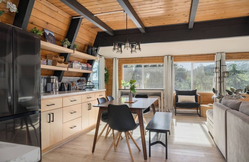 Yosemite Forks Cabin | Cozy Yosemite 3-BR Sunset Mountain Views