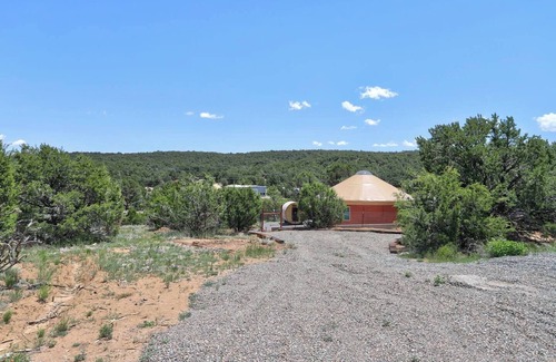 Zuzax House | Cozy Yurt Getaway Nestled in the beautiful east mountains of Cedar Crest/Tijeras