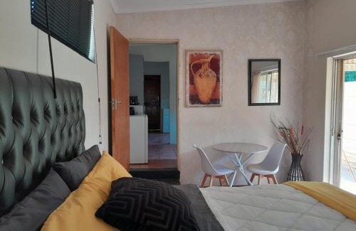 Lyttelton Manor Apartment | Cozy