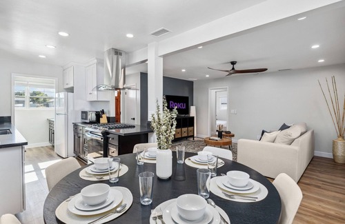 Birdland House | Cozy Zen Pool Jacuzzi Home in the Heart of San Diego