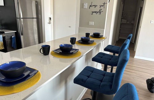 Oak Park Apartment | Cozy1 BDRM apartment Located In The Heart Of Downtown Oak Park by Glow & Explore