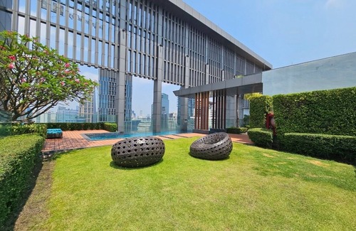 Sukhumvit House | Cozy1-BR condo located in the heart of Bangkok, just 5 mins walk to BTS station