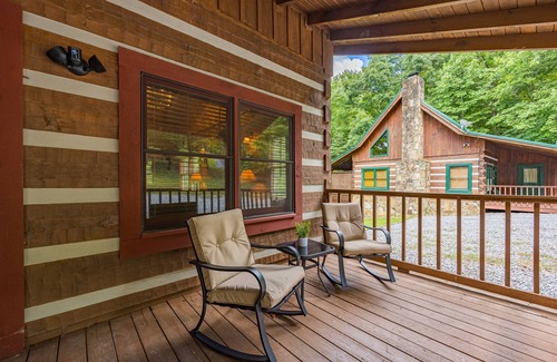 Gatlinburg - Pigeon Forge Cabin | Cozy2 BD Easily Accessible Cabin! Quiet community short drive to all attractions
