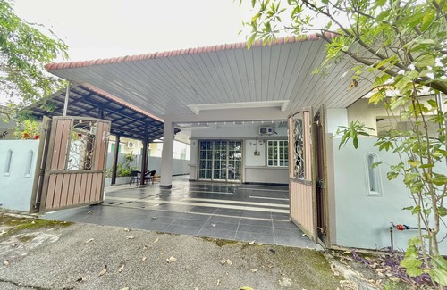 Central Seberang Perai House | Cozy36#10pax#tvbox#nearaeonalmabukitmertajam#10kmbatukawan