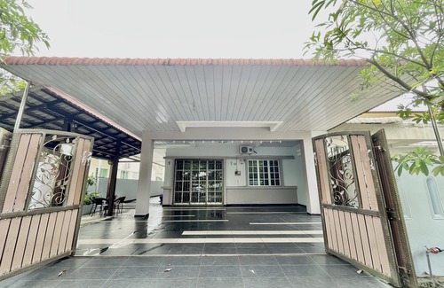 Central Seberang Perai House | Cozy36#10pax#tvbox#nearaeonalmabukitmertajam#10kmbatukawan
