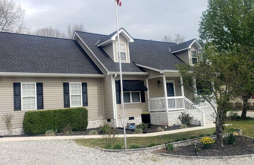 Estill Springs House | Cozy4-Bd in Estill Springs 1 min drive to Rock Creek Boat Ramp @ Tims Ford Lake.