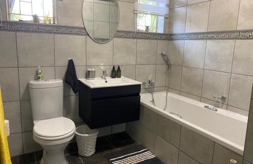 Eldoraigne Apartment | CozyatCaley - Private Apartment