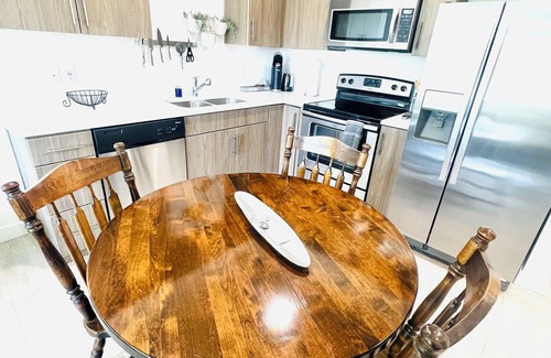Salt Lake City Apartment | Cozyfullcondo-Sleep3-AC-WiFi-pool-hot tub-Gym in lovely SLC. 15mintsSLC airport