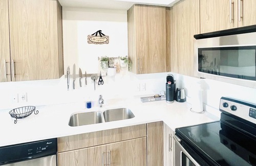 Salt Lake City Apartment | Cozyfullcondo-Sleep3-AC-WiFi-pool-hot tub-Gym in lovely SLC. 15mintsSLC airport