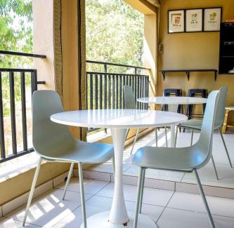 Boksburg Apartment | CozyHome Near Airport with pool gym and 24hour security