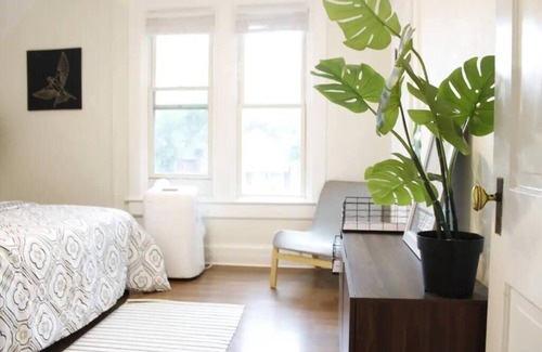Pueblo Apartment | CozyModern Victorian Pet-friendly 2BRApt in Pueblo