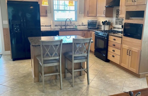 Chincoteague House | CoZyQ is a 2-bedroom, 2 full baths cottage in charming Chincoteague Island, VA