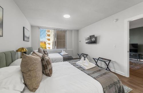 Aurora Highlands Apartment | CozyRetreat Sleeps 6 FreeParking DC Airport Metro