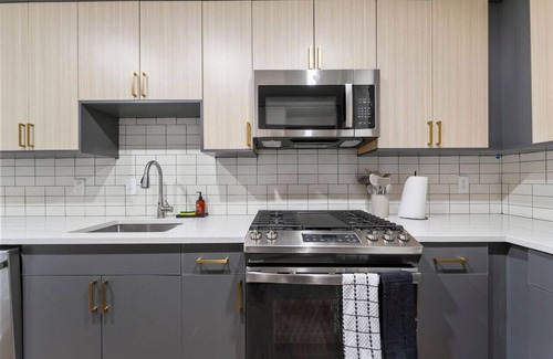 Aurora Highlands Apartment | CozyRetreat Sleeps 6 FreeParking* DC Airport Metro