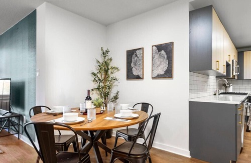 Aurora Highlands Apartment | CozyRetreat Sleeps 6 FreeParking* DC Airport Metro