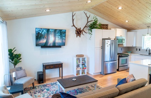 Post Falls House | CozyRoweHome - Only 30 minutes to SILVERWOOD THEME PARK!