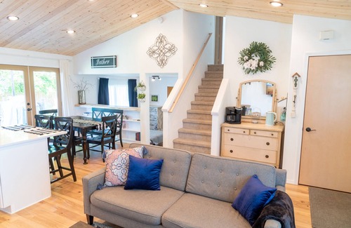Post Falls House | CozyRoweHome - Only 30 minutes to SILVERWOOD THEME PARK!
