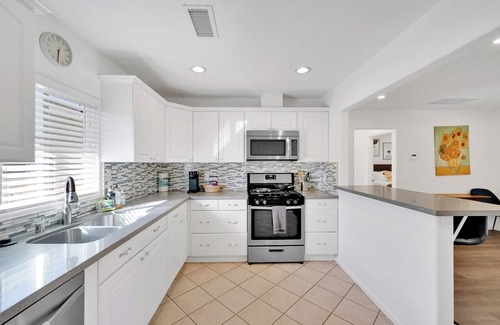 Lowlanders House | CozyStay in Central Silicon Valley w/Parkings, Wifi & AC, next to techs