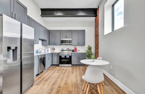 Cleveland Apartment | CozyStudio+65"TV+8Min from DT CLE