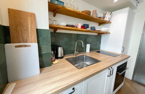Quartier de Rochechouart Apartment | CozyStudioParis-Montmartre-Opera