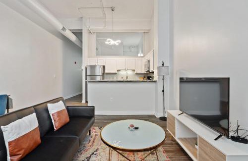Mile Square Apartment | CozySuites - 1BR with Direct Skybridge Access #3