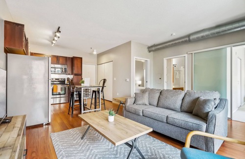 Mill District Apartment | CozySuites 2BR Mill District with pool, gym #04