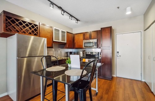 Mill District Apartment | CozySuites 2BR Mill District with pool, gym #04