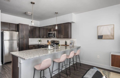 Indianapolis Apartment | CozySuites 2BR Modern Apt near the Fashion Mall