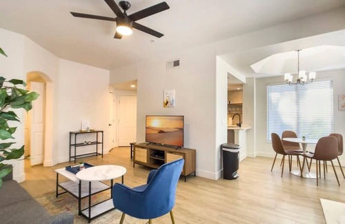 Kierland Apartment | CozySuites at Kierland Commons by golf course!