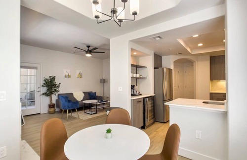 Kierland Apartment | CozySuites at Kierland Commons by golf course!