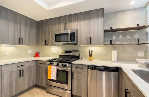 Kierland Apartment | CozySuites at Kierland Commons by golf course!
