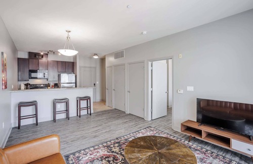 Central Business District Apartment | CozySuites at the Banks gym, pool 07