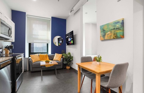 Cultural District Apartment | CozySuites Charming 1BR in Downtown Pitts #11