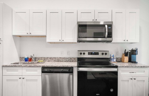 Cultural District Apartment | CozySuites Charming 1BR in Downtown Pitts #11