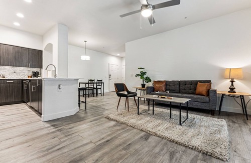 Glendale Sports and Entertainment District Apartment | CozySuites Glendale by the stadium w pool! 27