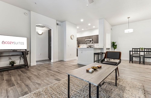 Glendale Sports and Entertainment District Apartment | CozySuites Glendale by the stadium w pool! 27
