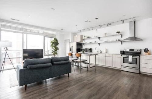 Kennedy King Apartment | CozySuites I Trendy 1BR Bottleworks Indy #3