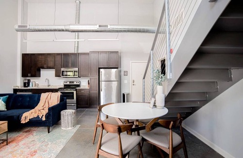 Cole-Noble District Apartment | Cozysuites l 2BR Monument Circle Indy